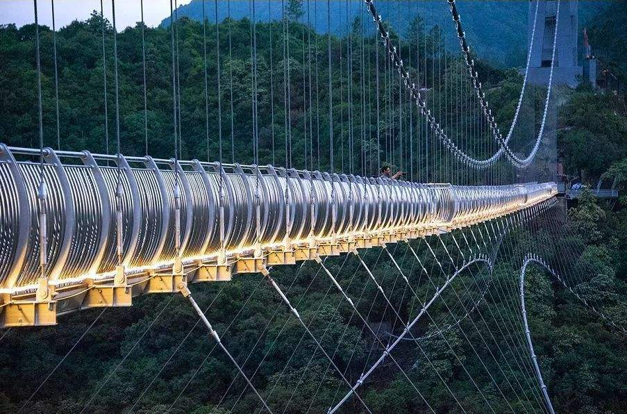 玻璃吊橋